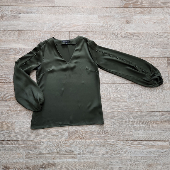 Green blouse - Picture 3 of 4